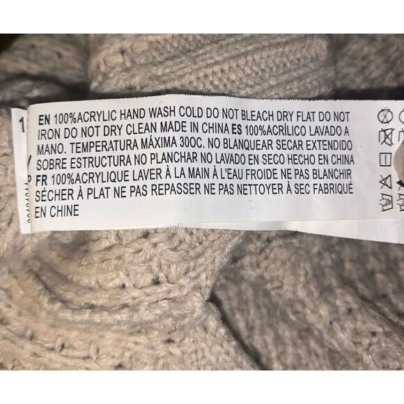 Forever 21 Sweater  - Picture 5 of 7